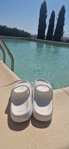 Customer photo review of HappyFlops Limited Editions