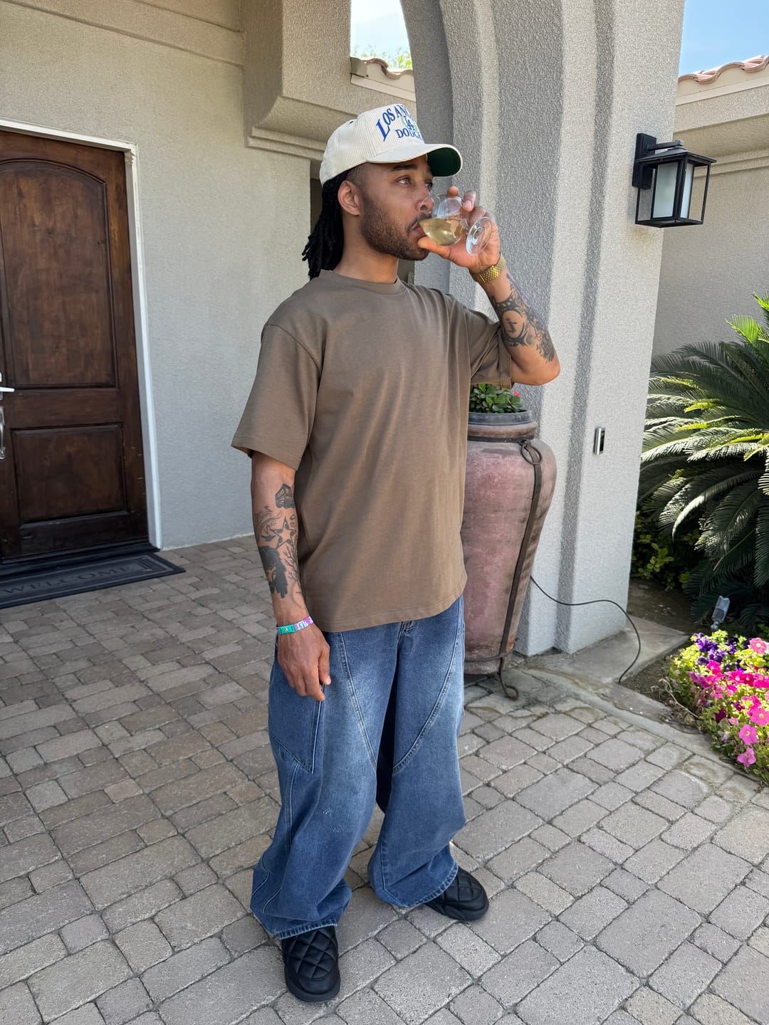 Customer photo review of Aelfric Eden  Baggy Barrel Big Pocket Jeans