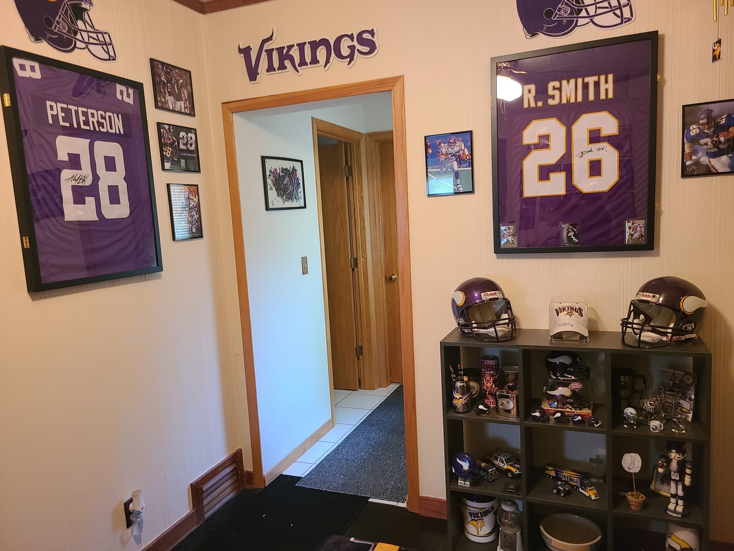 Customer photo review of Minnesota Vikings "VIKINGS" 3D Vintage Metal Wall Art