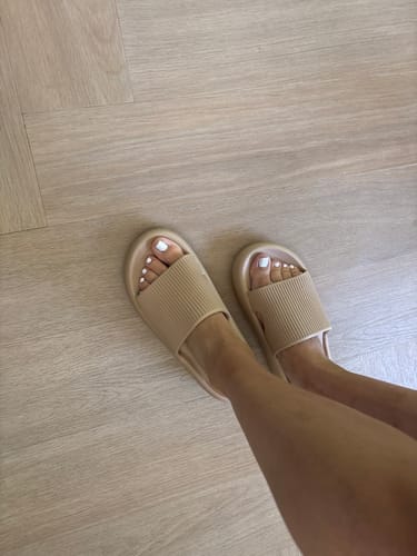 Customer photo review of HappyFlops