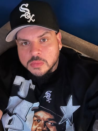 Customer photo review of "Frank Thomas" T-Shirt