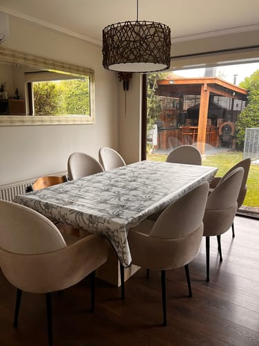 Customer photo review of Mantel de Hule Black and White Jungle
