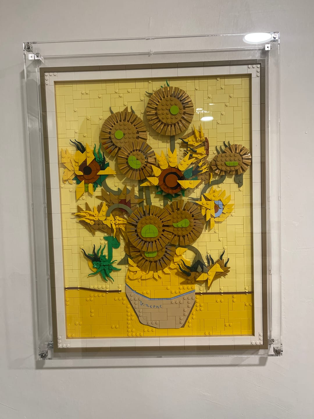 Customer photo review of Wall Mounted Display Case for LEGO® 31215 Art Vincent van Gogh – Sunflowers