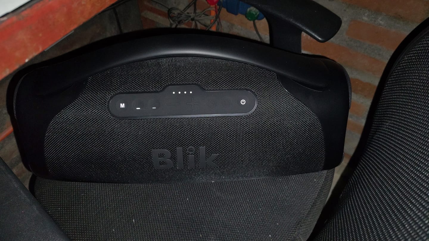 Customer photo review of Parlante Bluetooth Portátil Blik Bass400 160W IPX7 12 Hrs