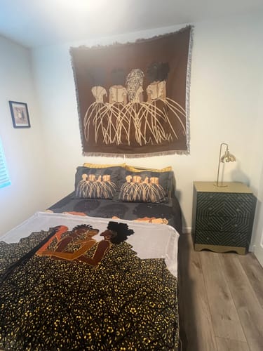 Customer photo review of Luxe Sherpa Fleece Throw Blanket