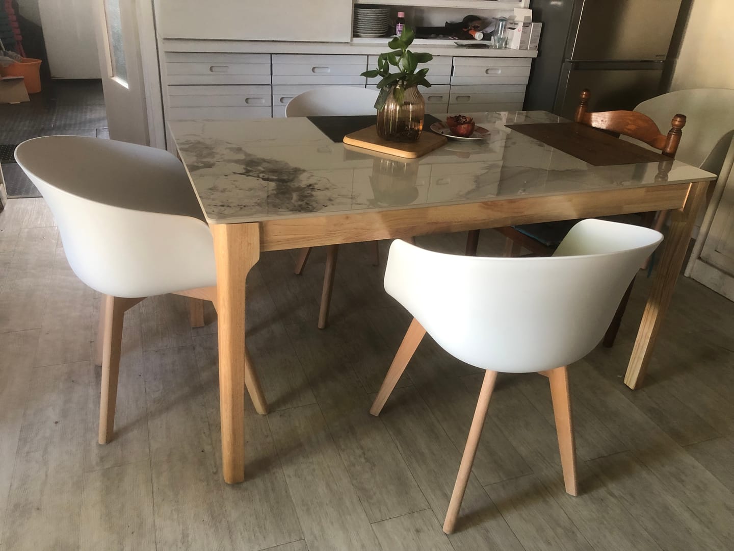 Customer photo review of ALBORG - Lot de 4 chaises scandinaves en bois et polypropylène blanc
