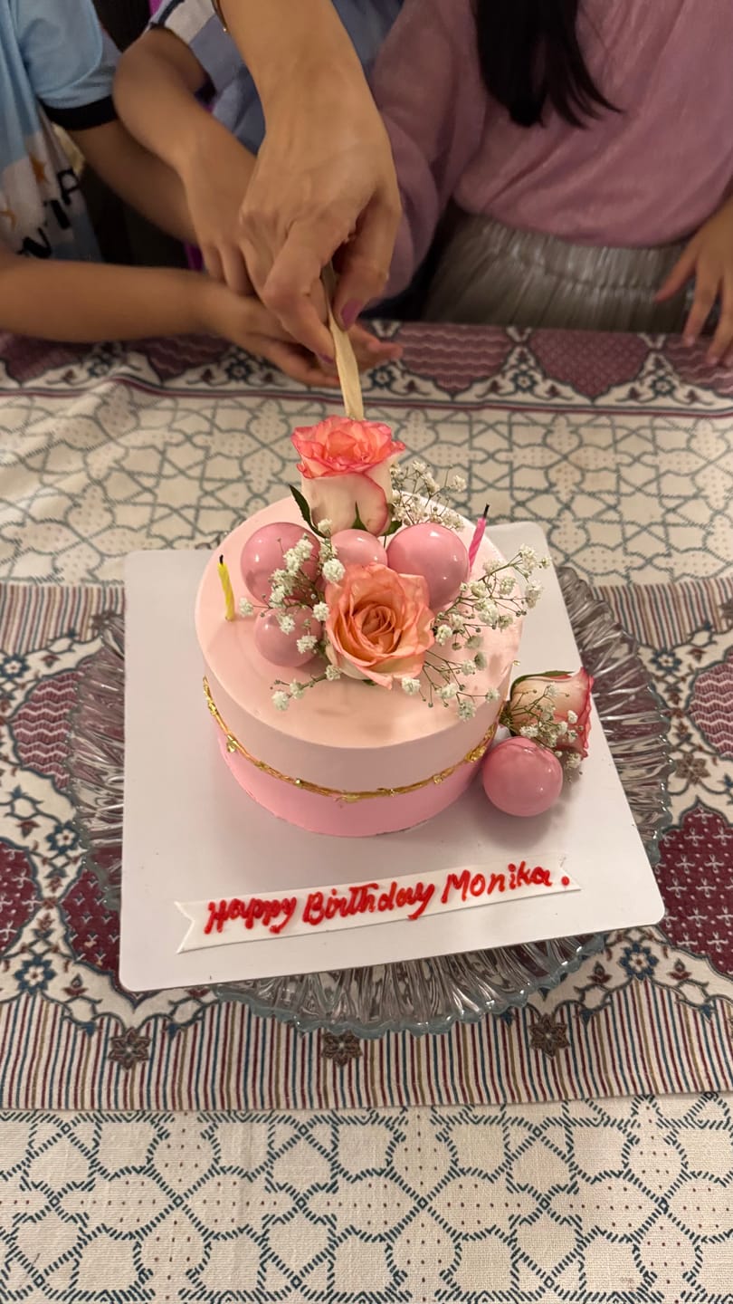 Customer photo review of Pretty Rosy Cake
