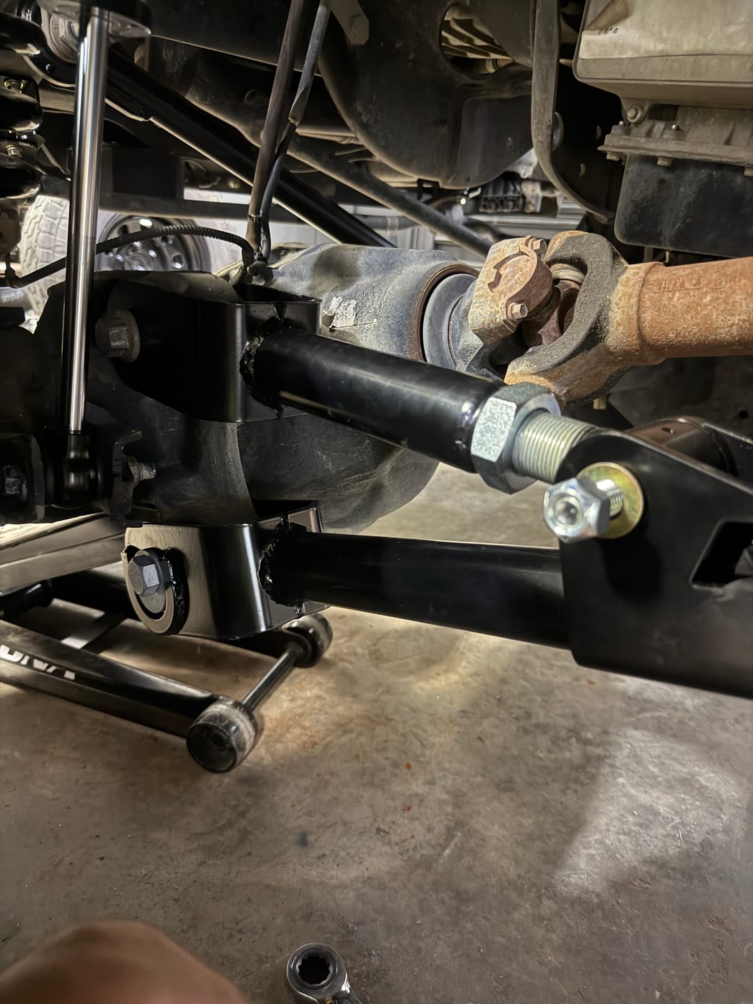 Customer photo review of 2005-2022 Ford Superduty F-250 Adjustable Radius arm stock to 6" lift