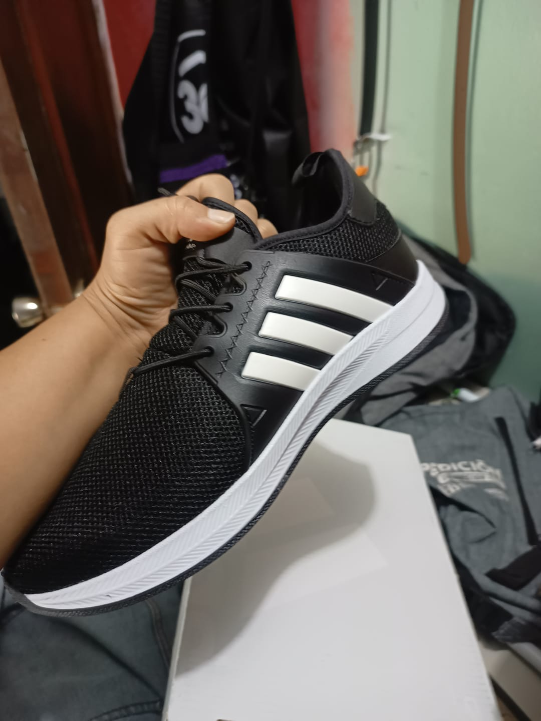 Customer photo review of Tenis 018 Negro Blanco