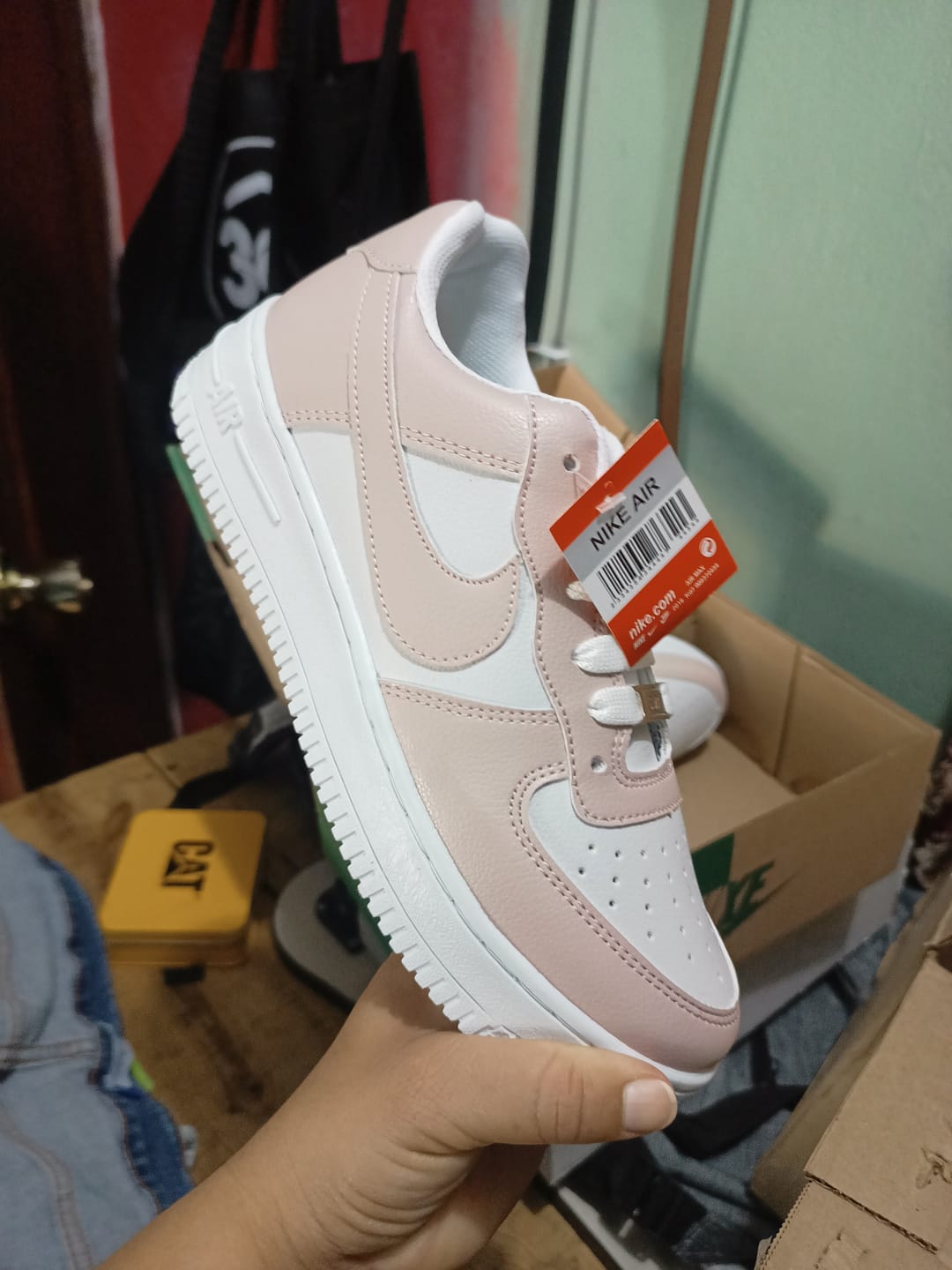 Customer photo review of Tenis 270 Maquillaje Blanco