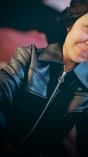 Customer photo review of CHAQUETA CAZADORA BOMBER NEGRA