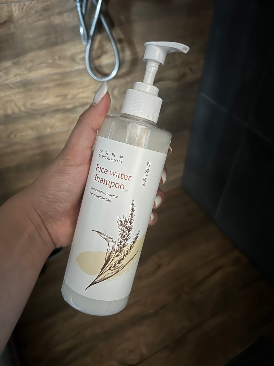 Customer photo review of Изглаждащ шампоан против косопад за увредена и хвърчаща коса DOORI Перлен Блясък Rice Water Shampoo