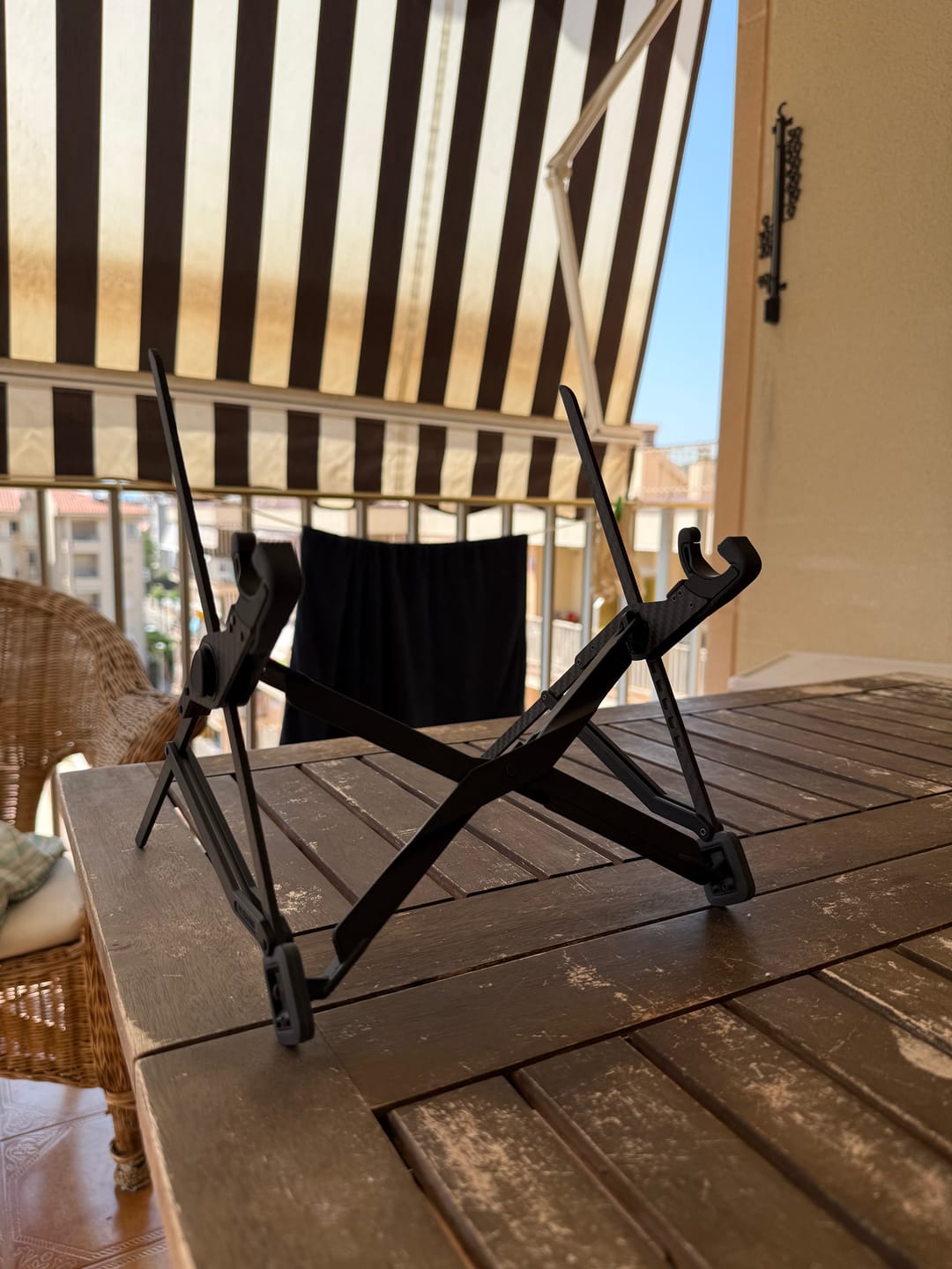 Customer photo review of Nexstand K1 Carbon Fiber Laptop Stand