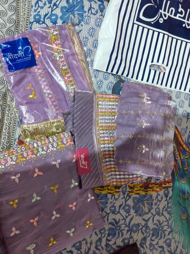 Customer photo review of Bindani Enchanted Lavender: Tissu Poshak with Multicolor Thread Work