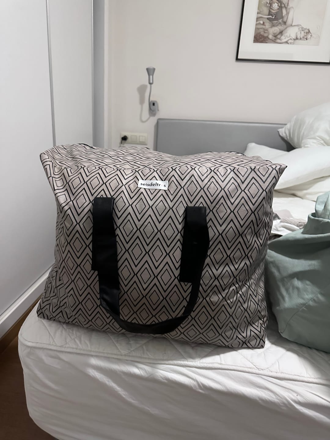 Customer photo review of Bolsa MyBigBag Rombos con asas y cremallera negras