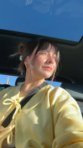 Customer photo review of SWEATER LASSO AMARILLO