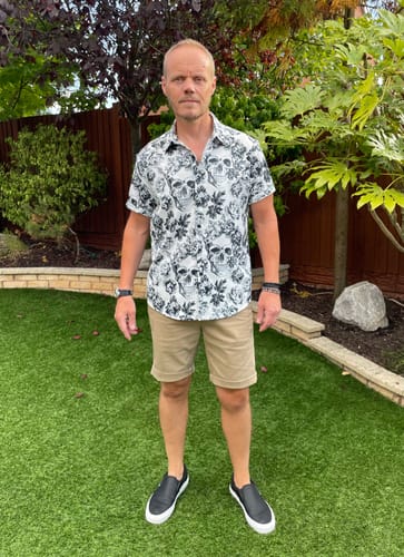 Customer photo review of Men's Black Punk Rock Crown Floral Skull Print Short Sleeve Shirt