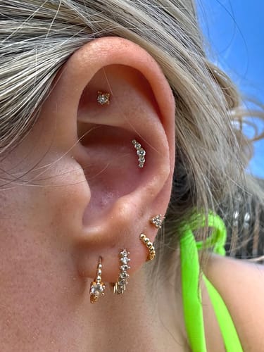Customer photo review of DIXI Curved Threadless Cartilage Stud