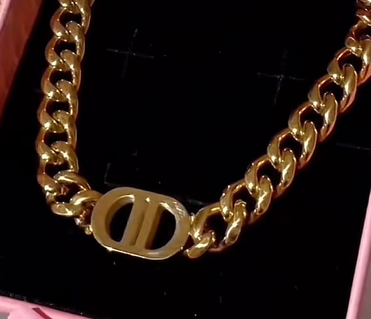 Customer photo review of Prestige Halskette | 18K vergoldet