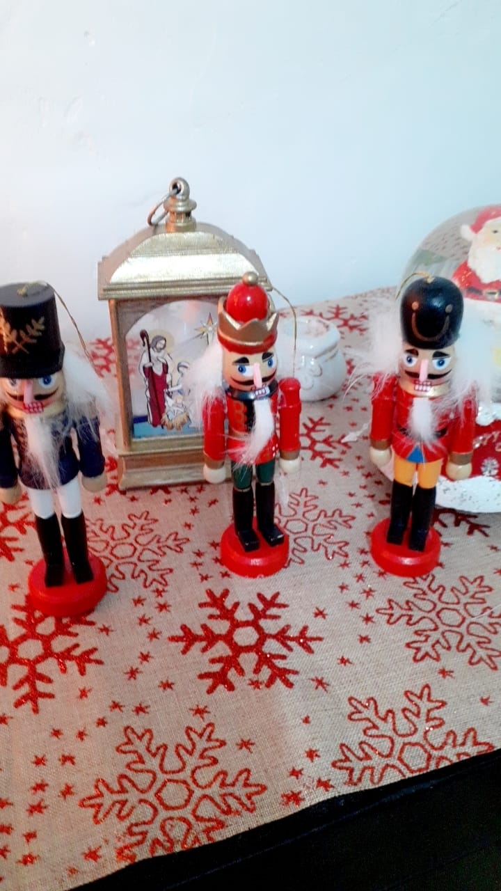 Customer photo review of Enfeite Soldado Quebra-Nozes Natal Kit Decorativo Tradicional