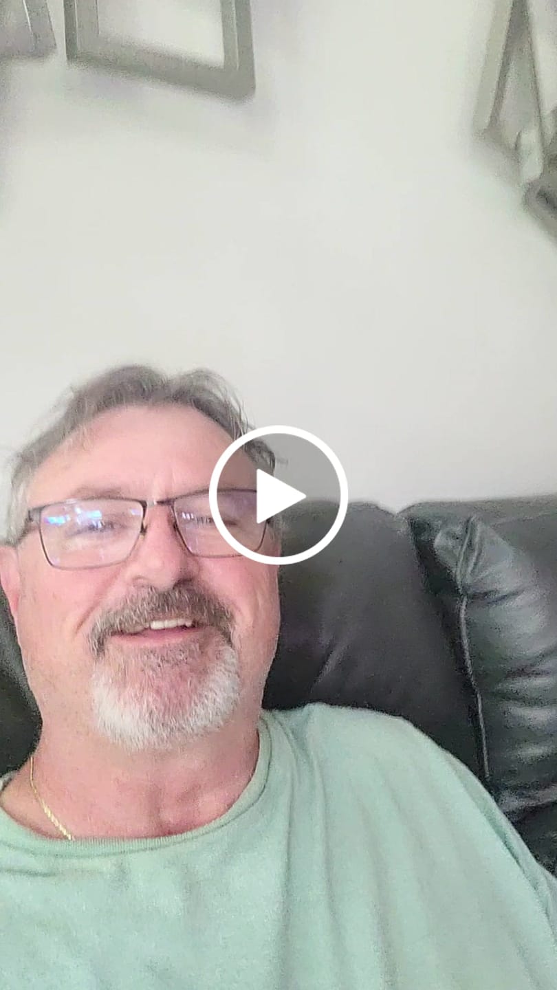 Customer video review of SmartWings Motorized Roller Shades 100% Blackout Safari