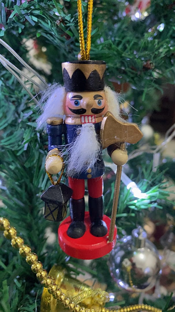 Customer photo review of Enfeite Soldado Quebra-Nozes Natal Kit Decorativo Tradicional