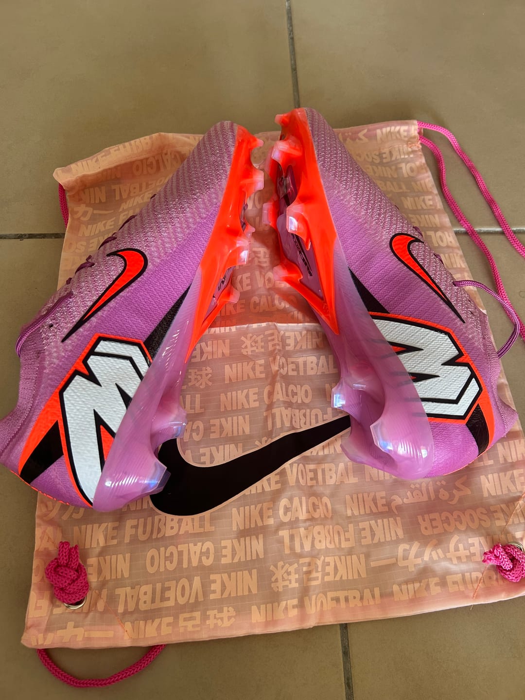 Customer photo review of Vapor 16 FG - Scary Good - Rose/Orange