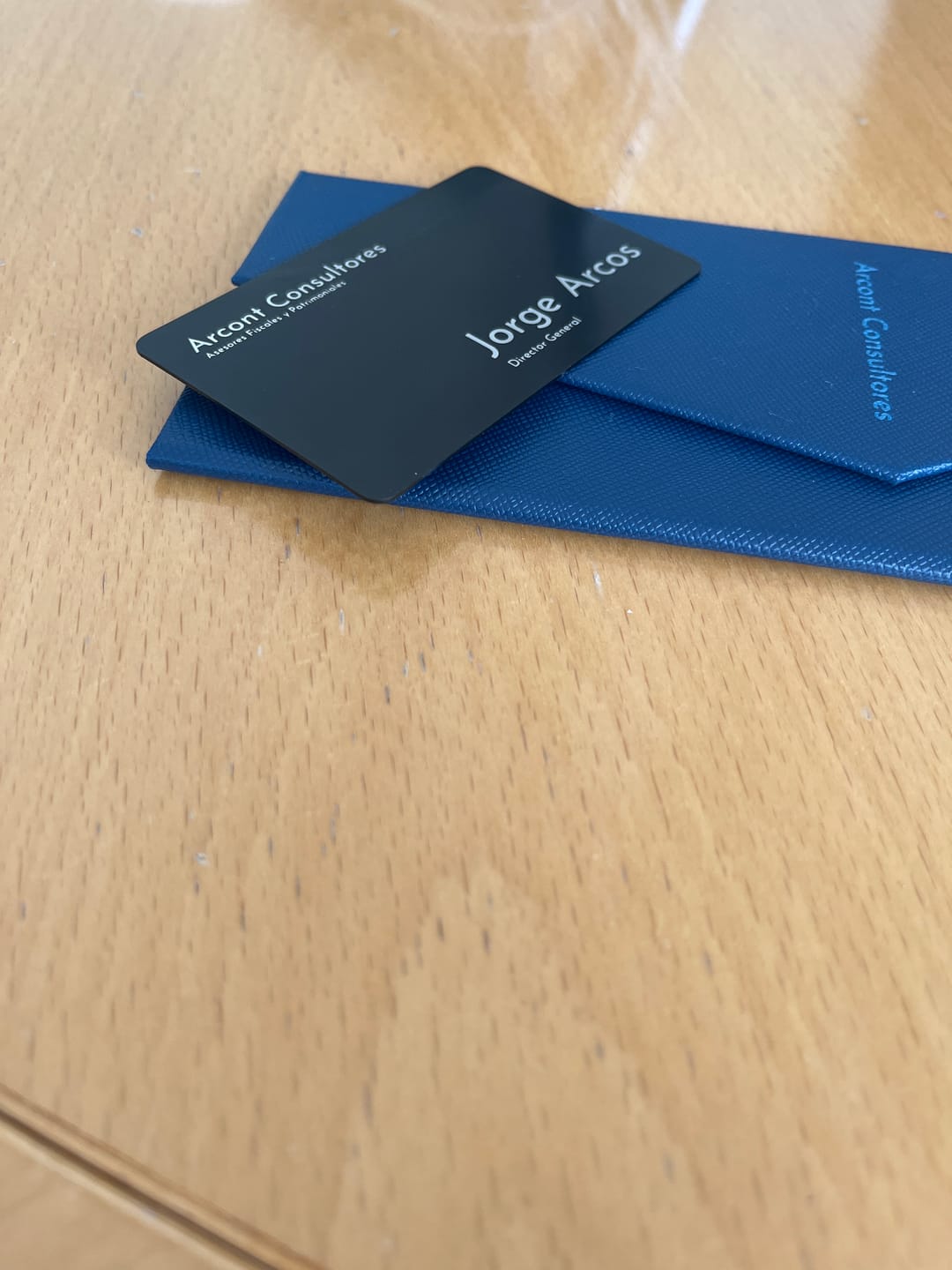 Customer photo review of Tarjeta de Metal Personalizada