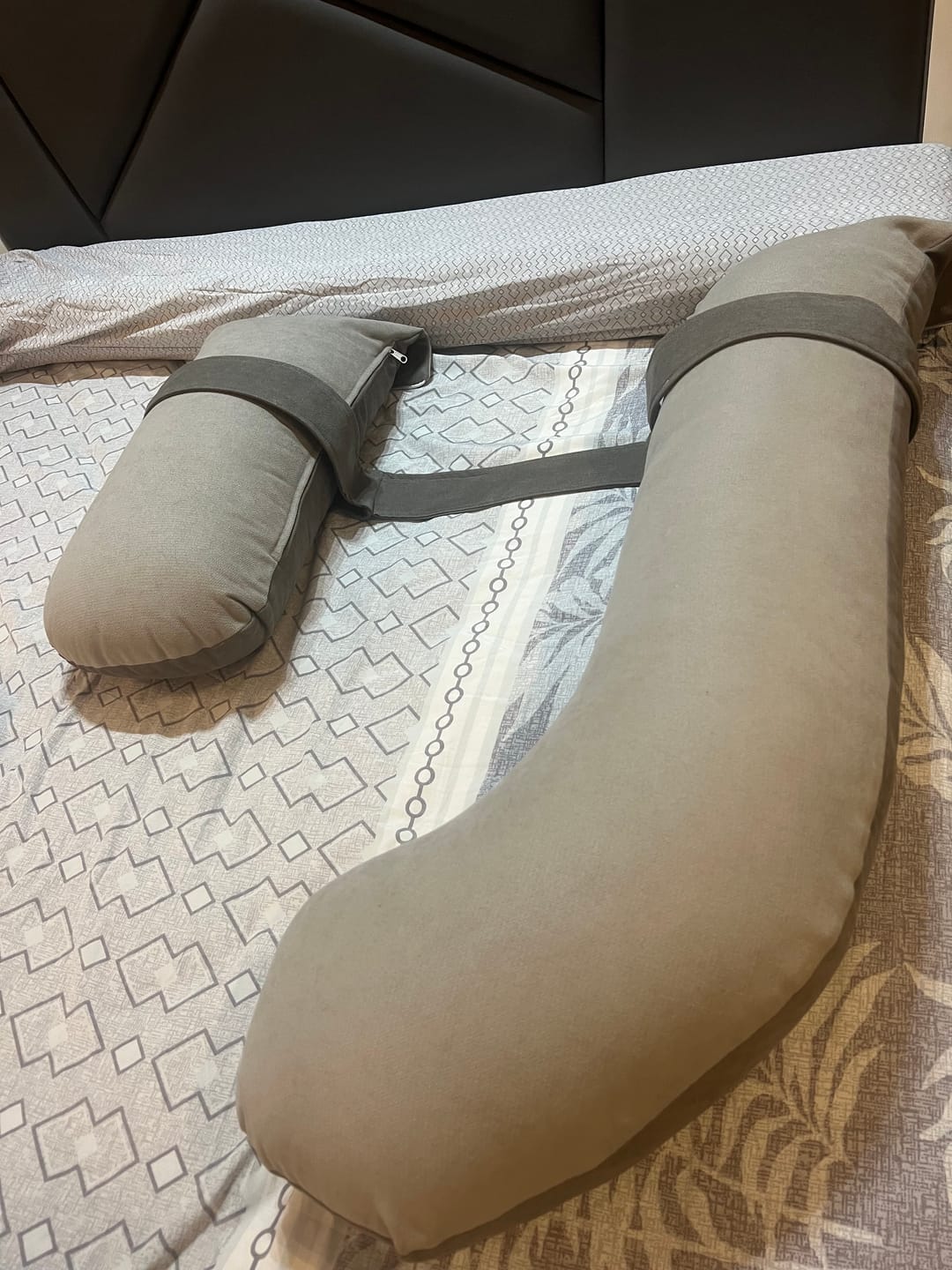 Customer photo review of Long U Shape Pillow