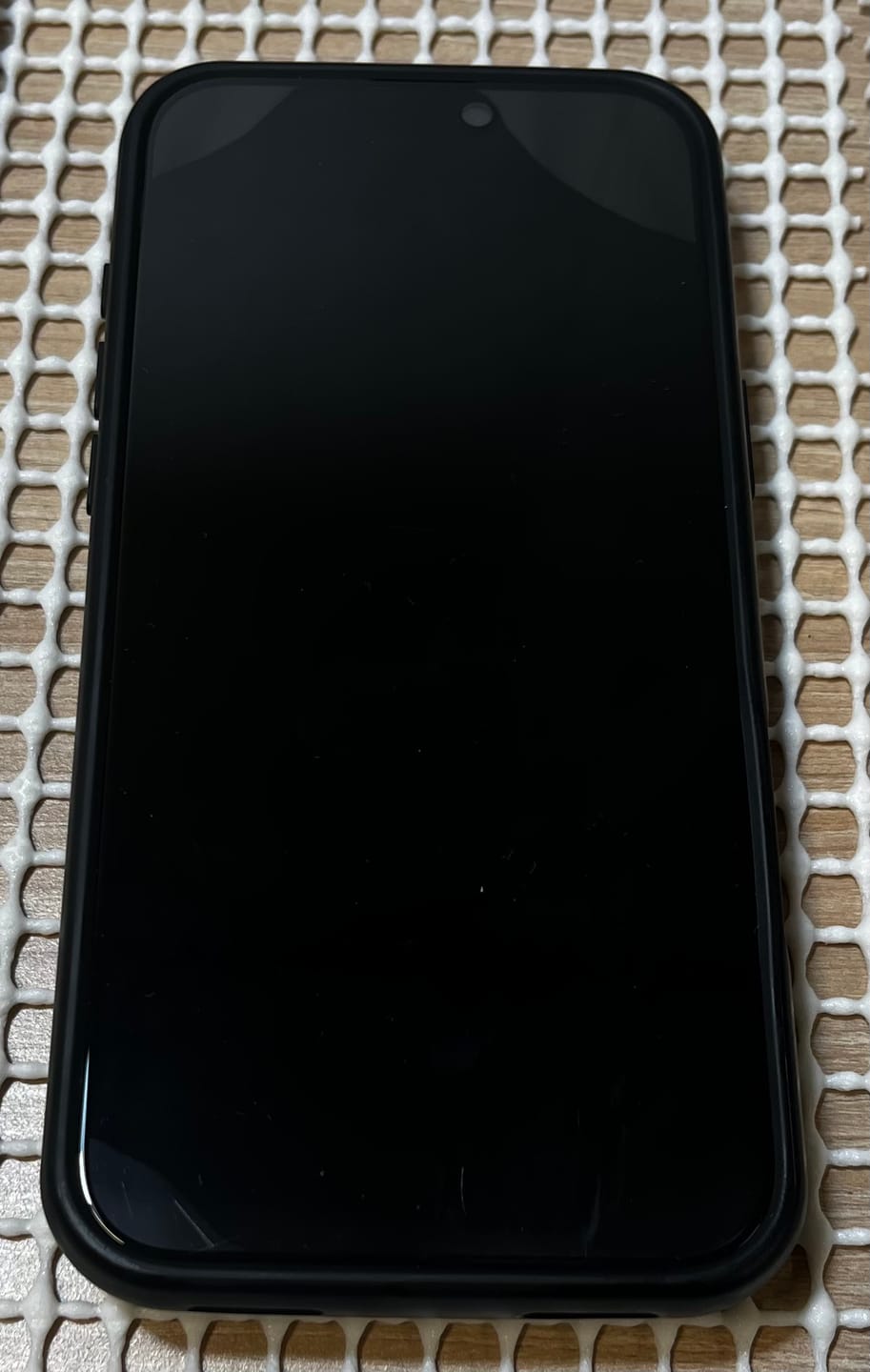 Customer photo review of iPhone 16 Pro Max panssarilasi Riite - Asennuskehikolla, Kirkas