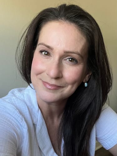 Customer photo review of Glow Gallery Highlighting Eye & Cheek Palette