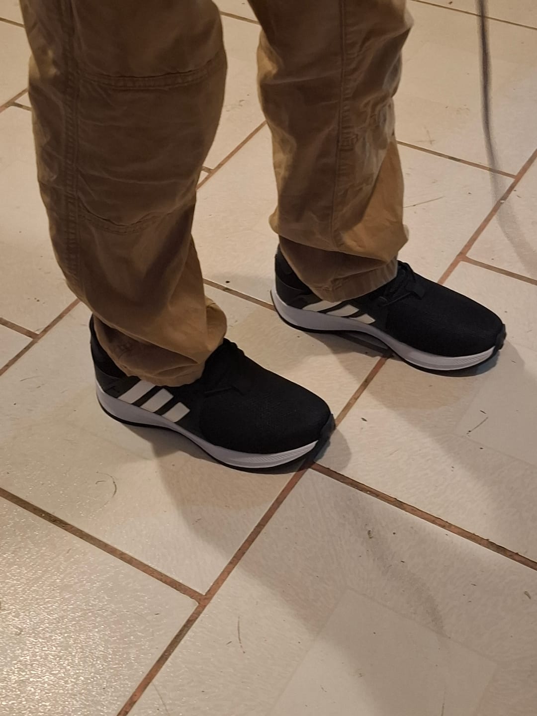 Customer photo review of Tenis 018 Negro Blanco