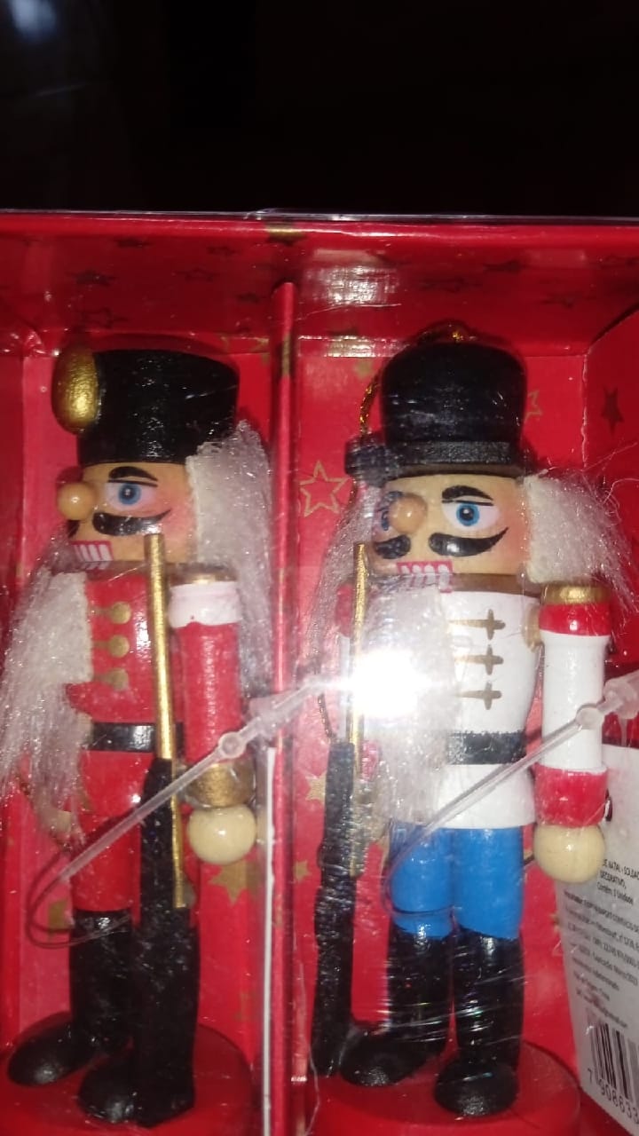 Customer photo review of Enfeite Soldado Quebra-Nozes Natal Kit Decorativo Tradicional