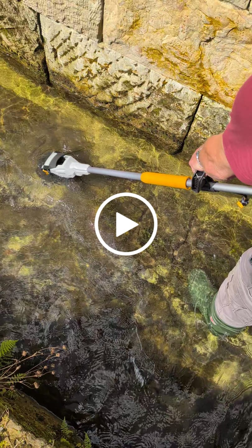 Customer video review of 18V Twin Brush - Cordless Brushless Power Scrubber - Incl. 4.0Ah Battery & Fast Charger + 4 Brushes and Extension Pole