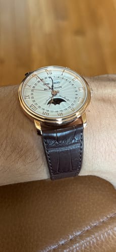 Customer photo review of Matte Bistre Brown Alligator