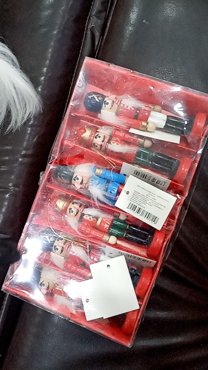 Customer photo review of Enfeite Soldado Quebra-Nozes Natal Kit Decorativo Tradicional