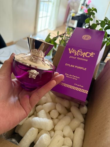 Reseña con foto de un cliente sobre Perfume VERSACE POUR FEMME DYLAN PURPLE 100ml EDP