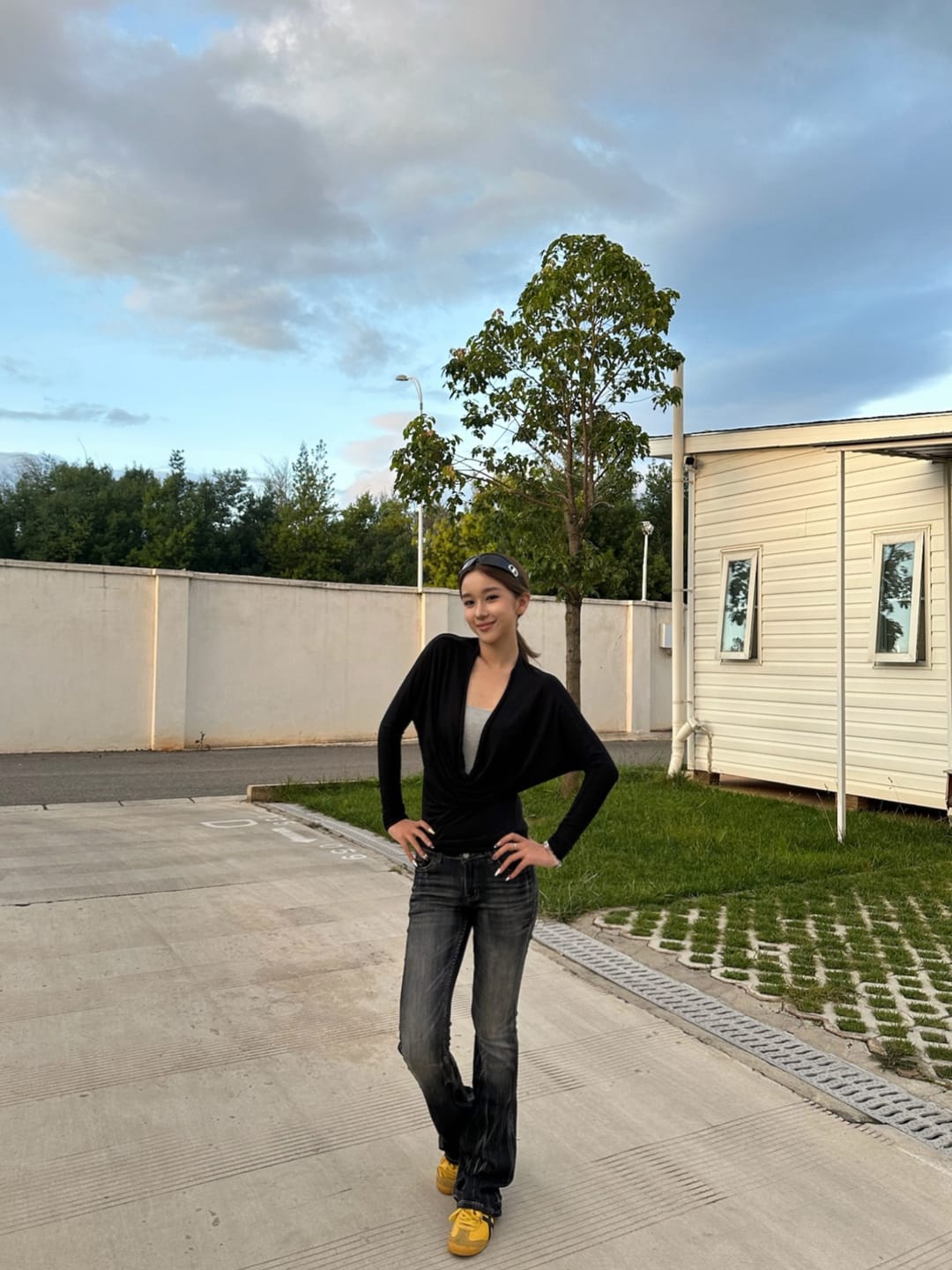 Customer photo review of IAMXIAA Low Rise Washed Flare Jeans with Distressed Fade