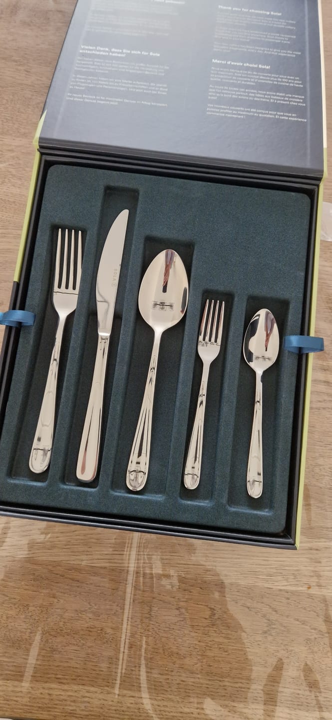 Customer photo review of Sola Bestekset Florence - 18/10 RVS - 70 delig / 8 personen