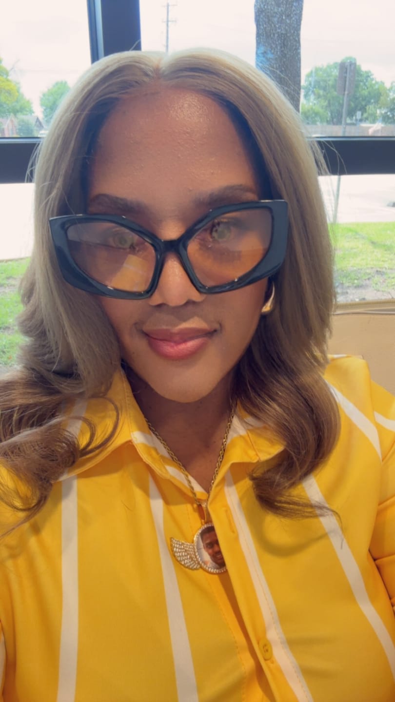 Customer photo review of Sensationnel Bare Lace Glueless 13x6 Lace Front Wig - 13x6 UNIT 14
