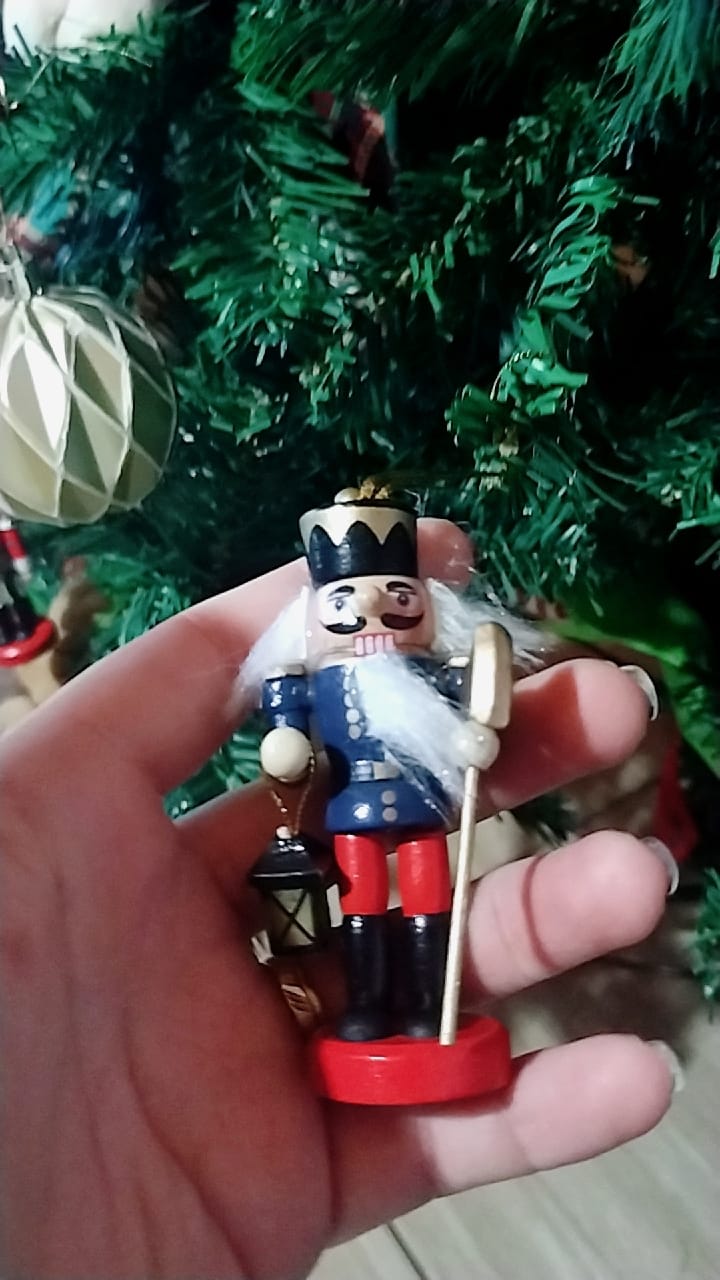 Customer photo review of Enfeite Soldado Quebra-Nozes Natal Kit Decorativo Tradicional
