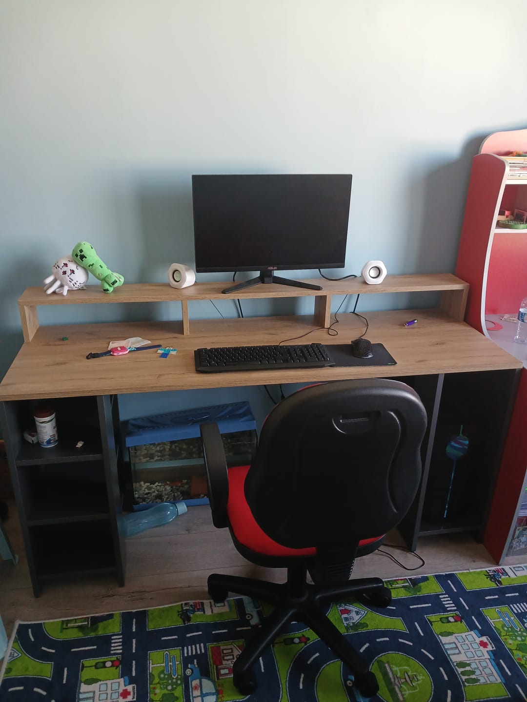Customer photo review of Rani HA110 Raflı Oyuncu Bilgisayar Masası 160 Cm Çalışma Masası Sepet Ceviz - Antrasit