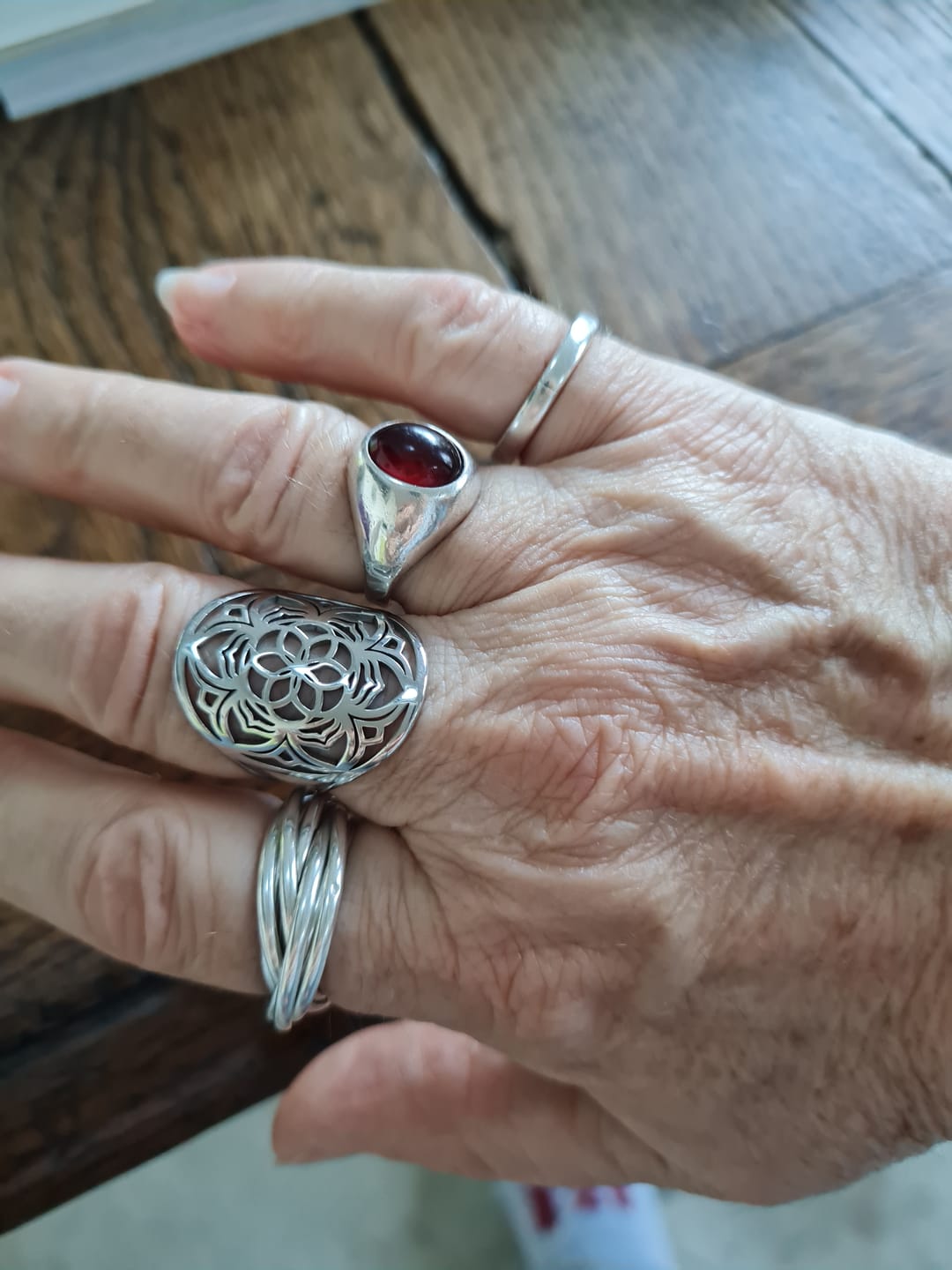Customer photo review of Bague Ajustable "Fleur de Mandala"