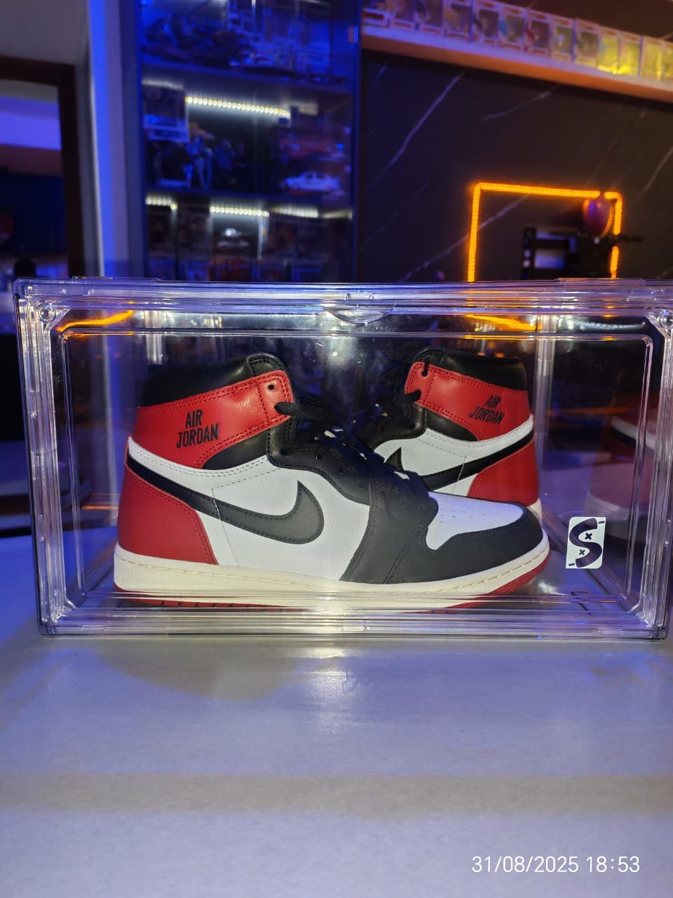 Customer photo review of Shooter Box - Cajas Transparentes Para Sneakers Cierre Magnético Apertura Lateral