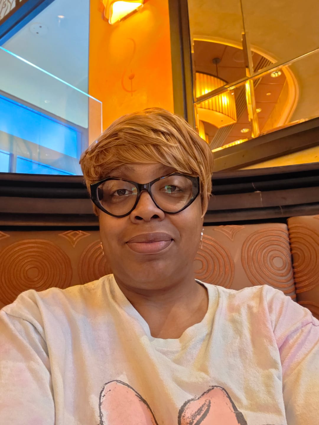 Customer photo review of Outre Wigpop Full Wig - LACEY