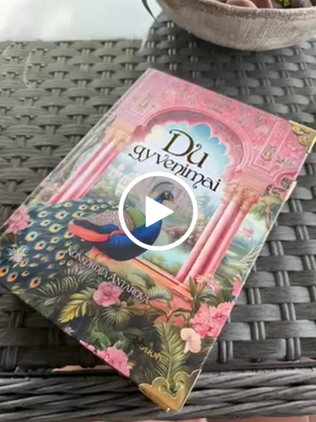 Customer video review of Du gyvenimai: kultinis dvasinės literatūros šedevras – riboto tiražo kolekcinis leidimas + galimybė personalizuoti + metalo kampai + spalvota puslapių briauna