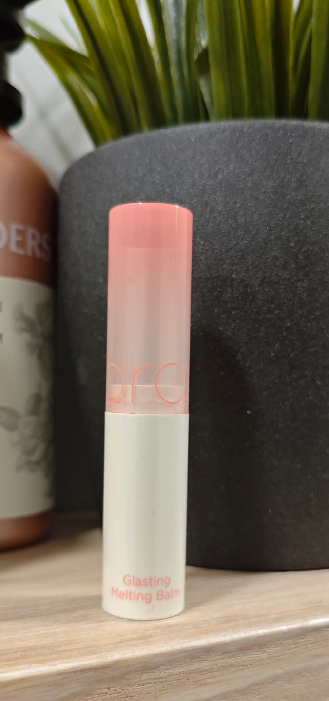 Customer photo review of Viegli kūstošs tonējošs balzams lūpām Rom&nd Glasting Melting Balm