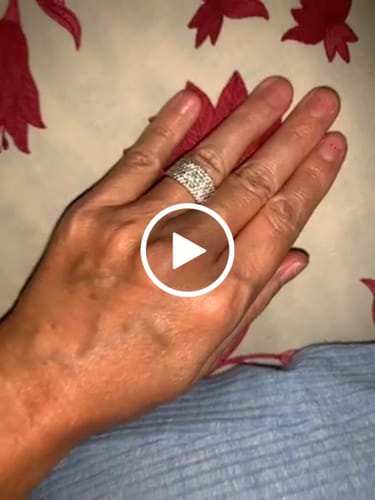 Customer video review of Anello a Fasciona con Zirconi Bianchi
