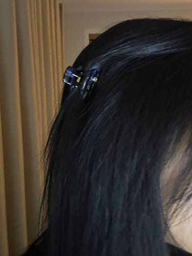 Customer photo review of kirite Mini Hair Claw