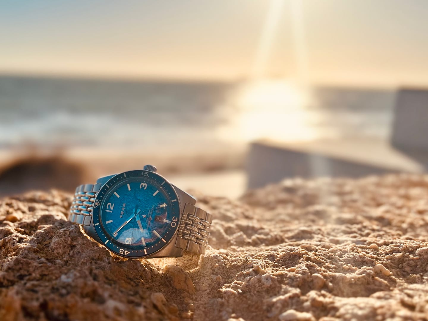 Customer photo review of Ocean Series | 1984 Antarctic Expedition | 200m Waterproof | Calendar | Luminous | Dive | 40mm